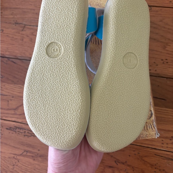 NWT Turquoise Sun Sans - Picture 3 of 3